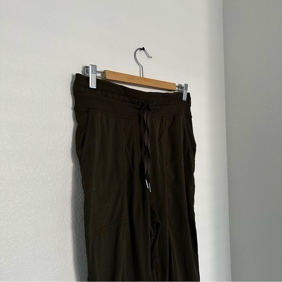 Lululemon Dance Studio Crop Pants Unlined 20" Inseam Dark Olive Green Size 6 - Picture 4 of 13